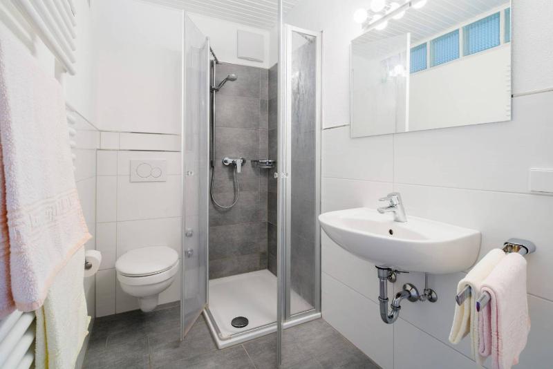Double Room image 3