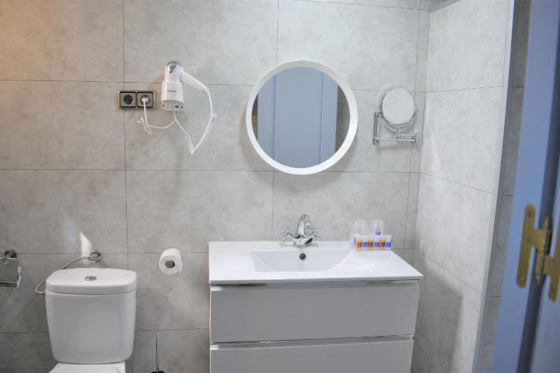 Double or Twin Room with Two Extra Beds image 4