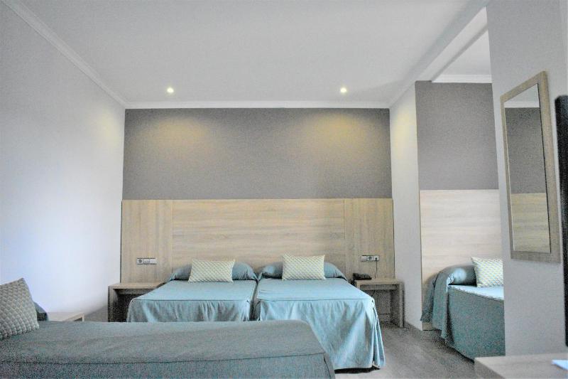 Double or Twin Room with Two Extra Beds image 1
