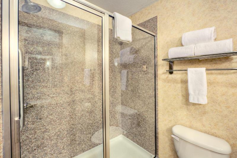 Queen Room with Two Queen Beds - Disability Access image 1