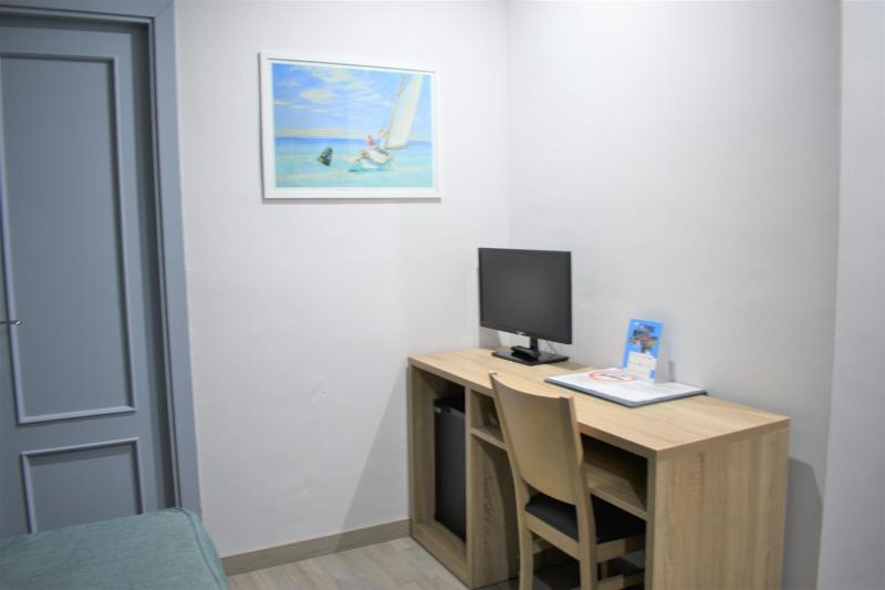 Economic interior Double or Twin room image 1