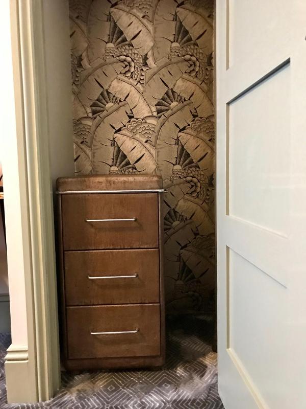 Deluxe King Room image 2