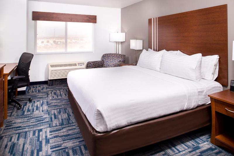 Standard King Room image 2