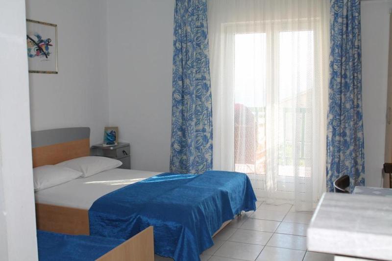 Studio with Sea View image 2