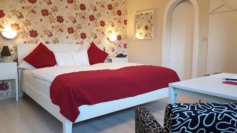 Double Room with Balcony image 4