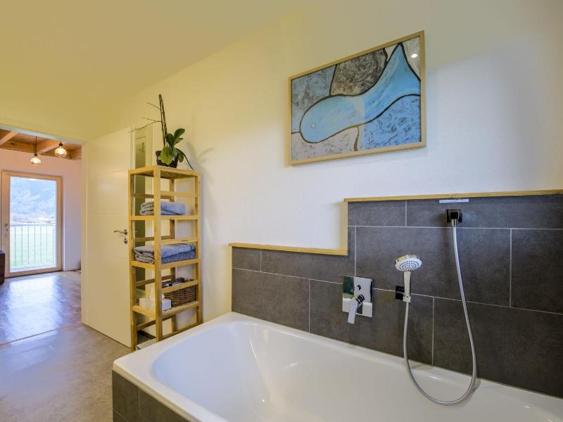 One-Bedroom Apartment image 3