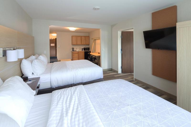 One-Bedroom Suite with Two Queen Beds image 1
