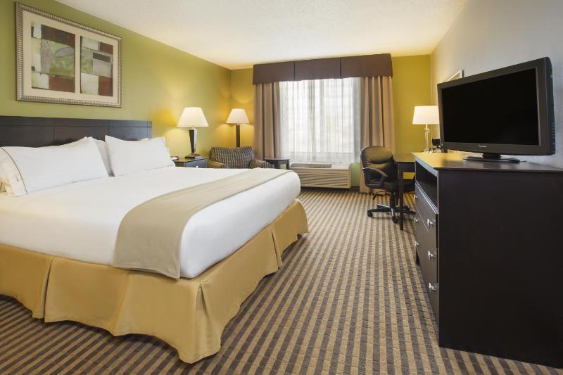 Standard King Room image 2