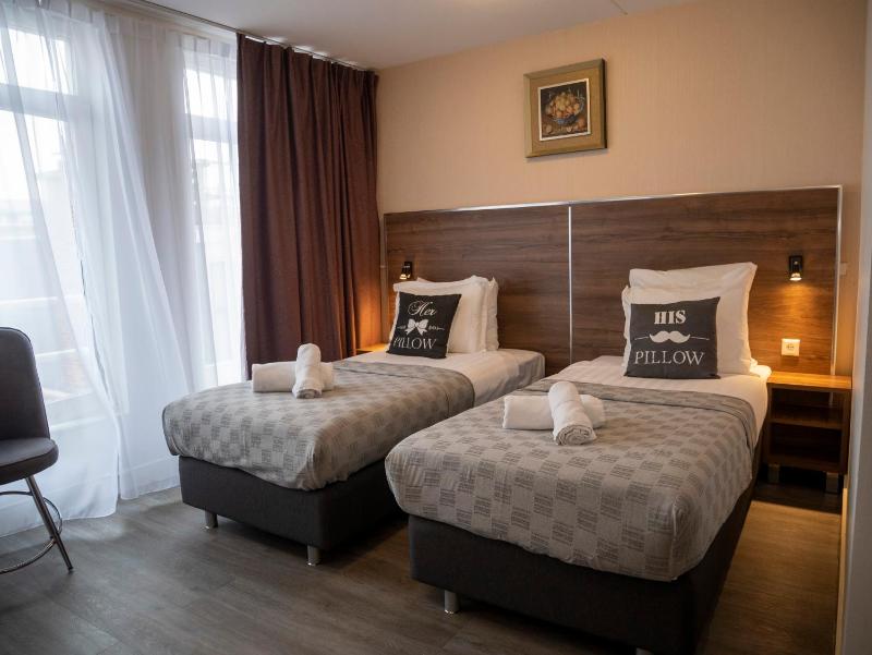 Deluxe Double Room image 4