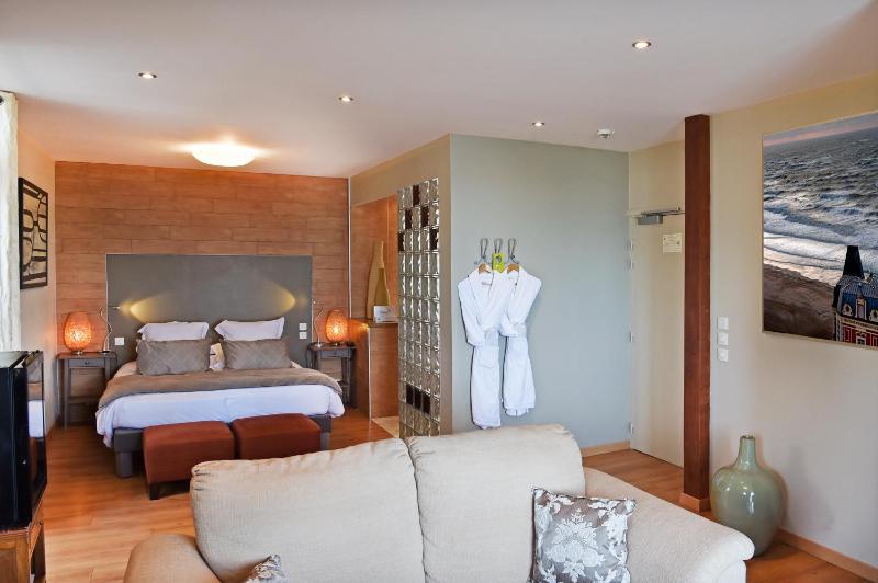 Suite with Sea View image 3