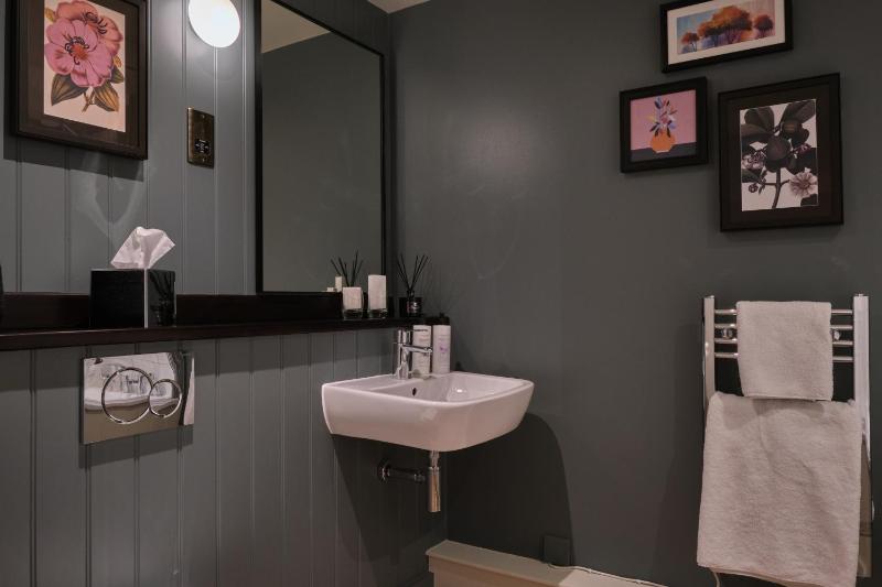 Deluxe Twin Room image 2
