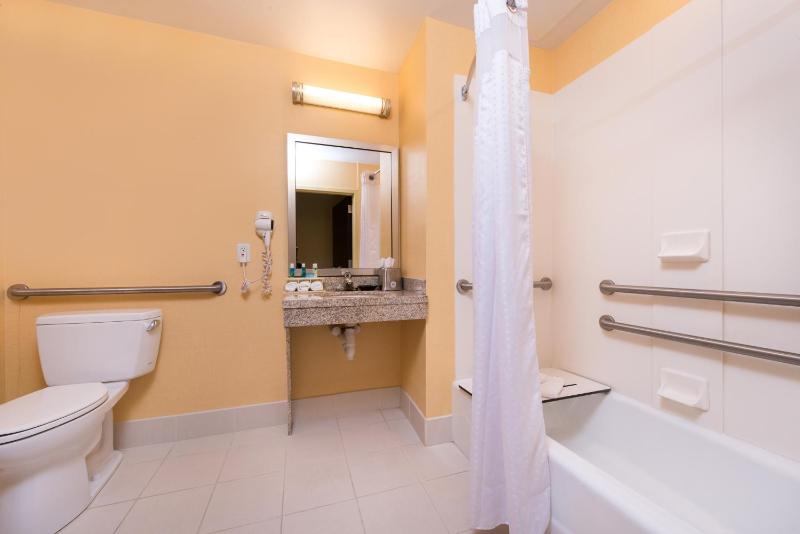 King Room - Mobility Access/Hearing Accessible image 3