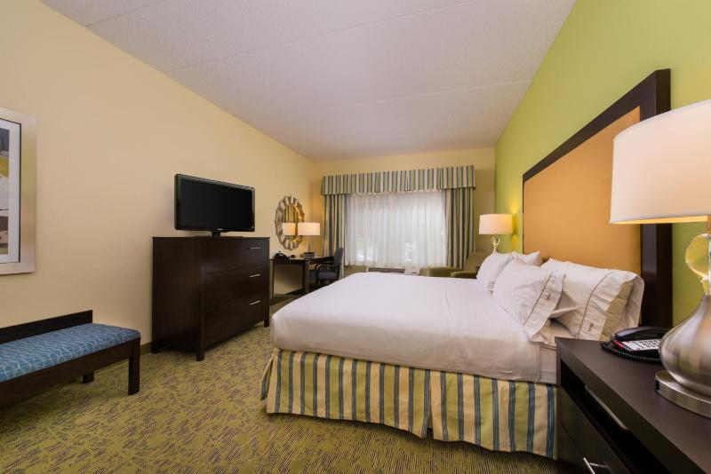 King Suite - Non-Smoking image 4