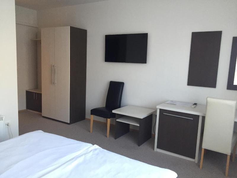 Double Room image 3