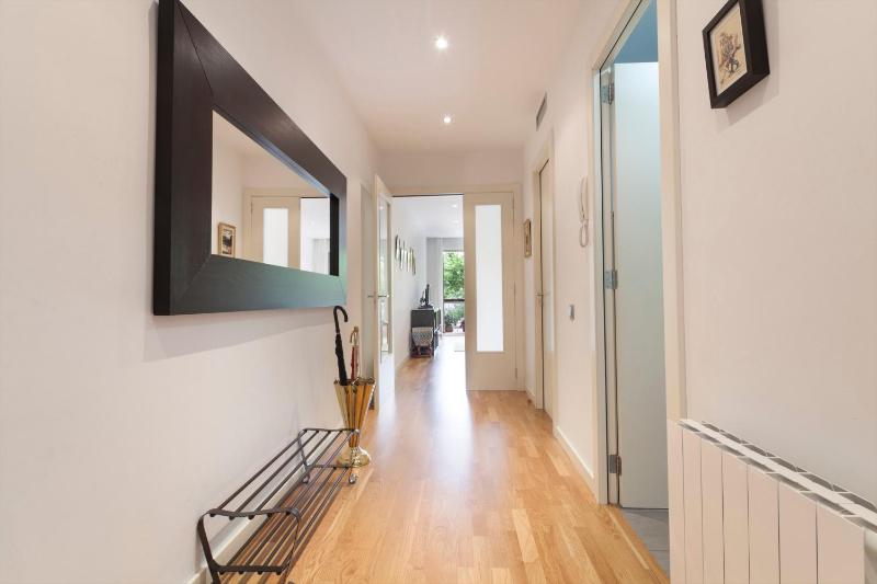 Four-Bedroom Apartment - Travessera de Gracia  image 4
