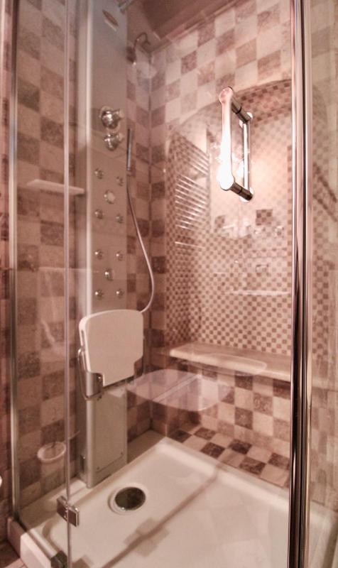 One-Bedroom Apartment image 2