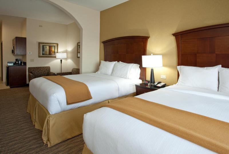 Standard Room with Two Queen Beds image 3