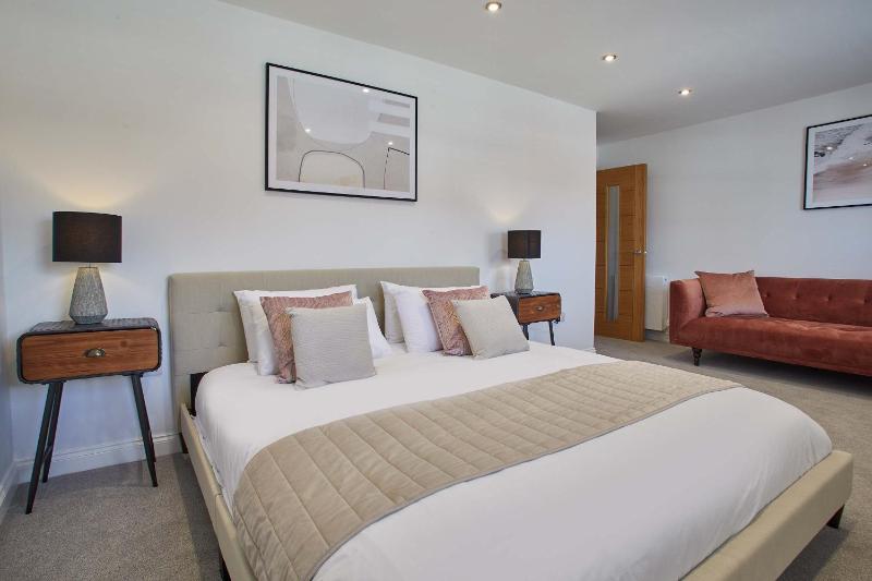 Host & Stay | The View Hudsons Yard House - image 15