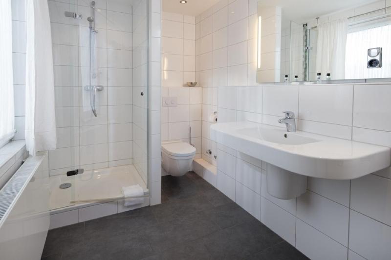 Standard Double Room image 3