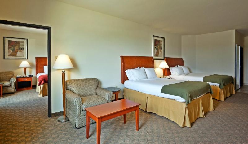 Suite with Two Beds - Non-Smoking image 1