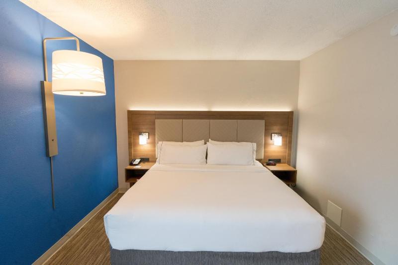 One-Bedroom King Suite image 3