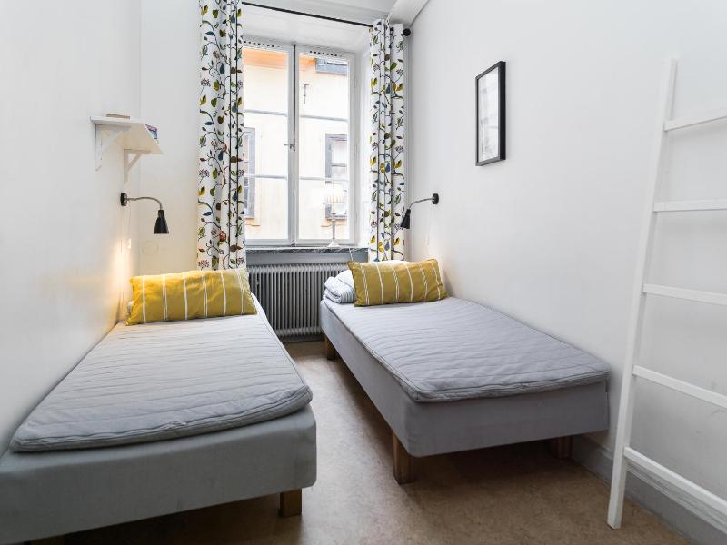 Bed in 6-Bed Mixed Dormitory Room image 1