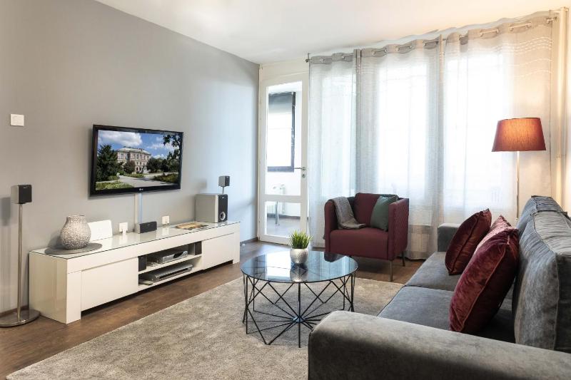 Modern Apartment near Faculty of El Engineering - image 1