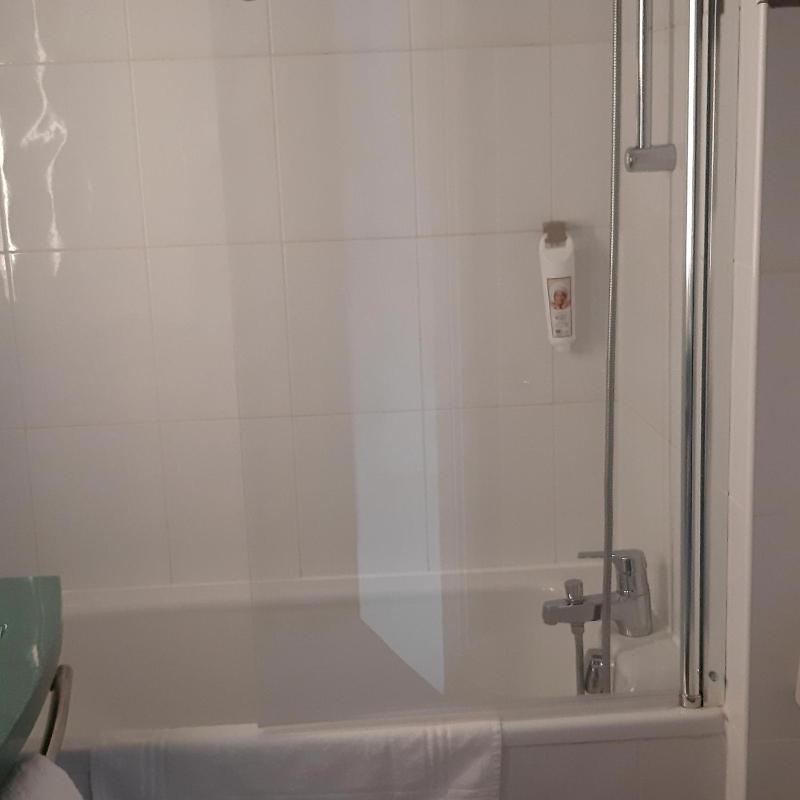 Standard Twin Room image 4