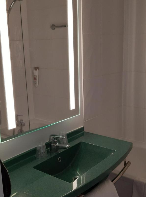 Standard Double Room image 3