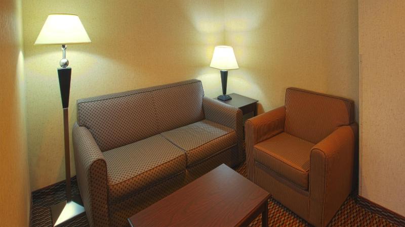 King Suite with Sofa Bed image 3