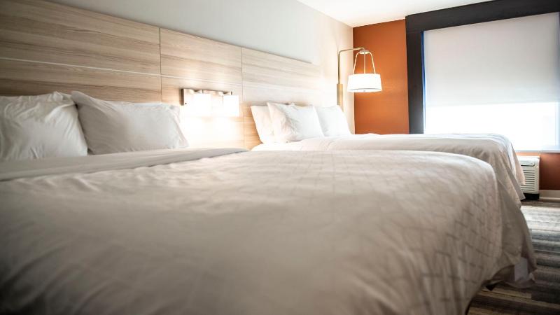 Standard Room with Two Queen Beds image 3