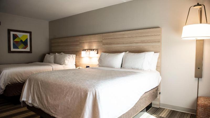 Standard Room with Two Queen Beds image 4