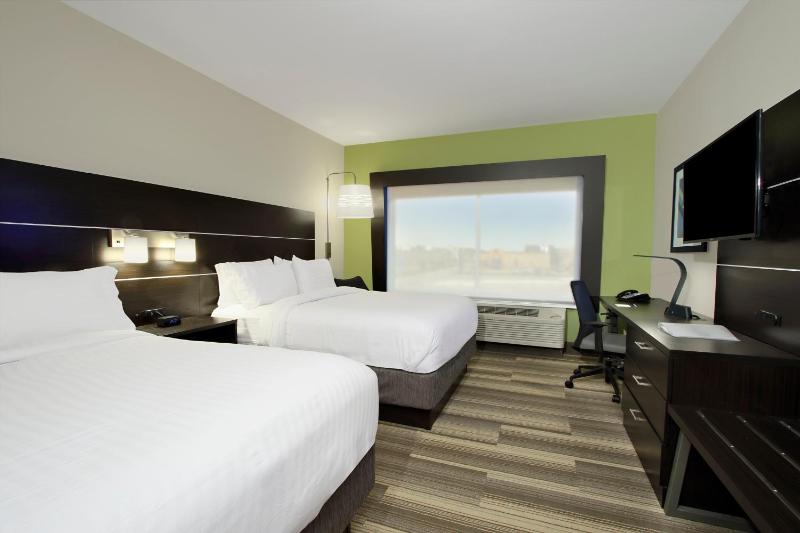 Standard Queen Room with Two Queen Beds image 2