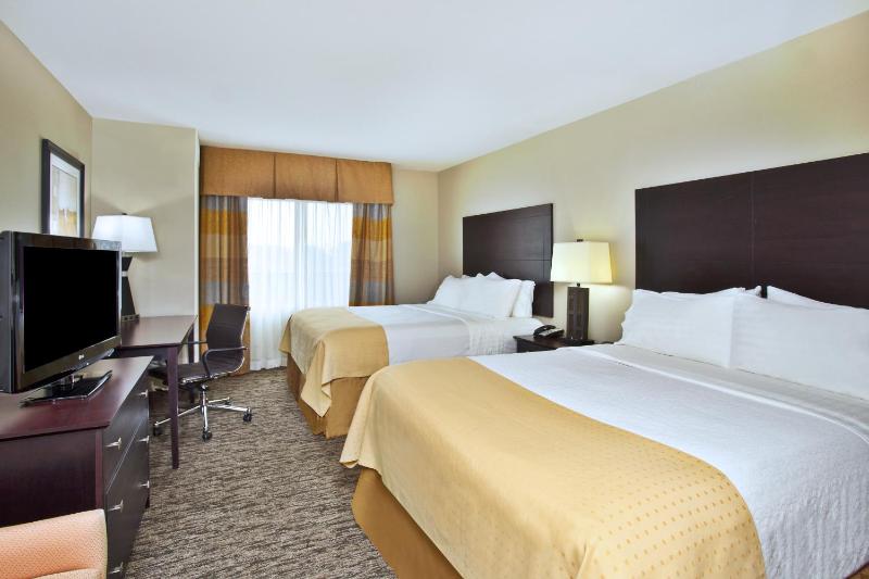 Standard Queen Room with Two Queen Beds image 3