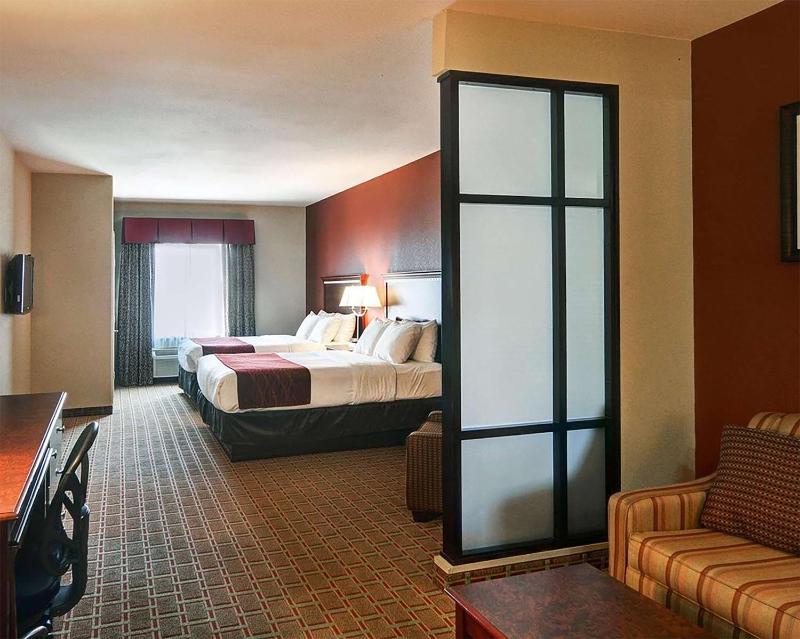 Queen Suite with Sofa Bed image 4
