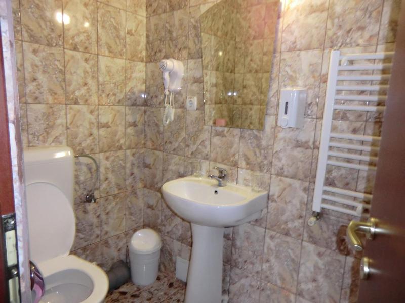 Double or Twin Room image 4