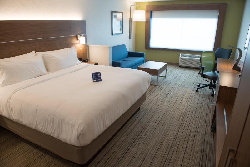King Suite with Sofa Bed image 2