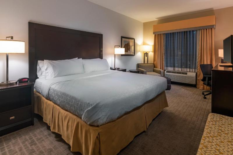 Standard King Room with Extra Floor Space image 4
