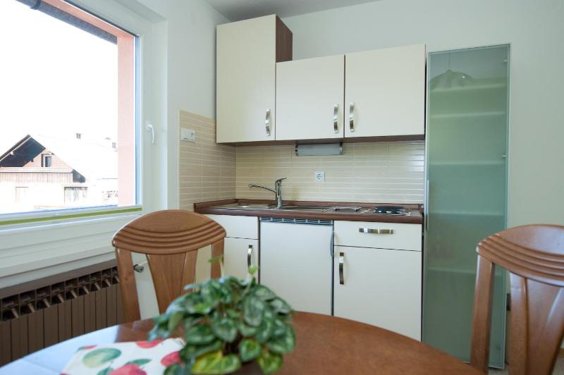 Double Room with Balcony and Shared Bathroom image 2