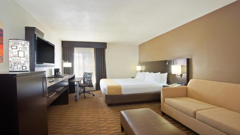Standard King Room image 1