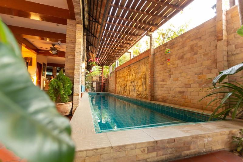 Chang Charlie Inn Boutique - image 13