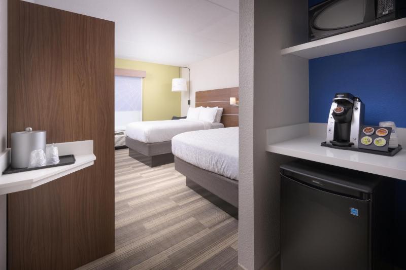 Double Room with Two Double Beds - Disability Access image 2