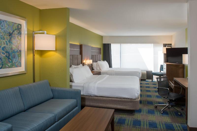 Suite with Two Queen Beds image 2
