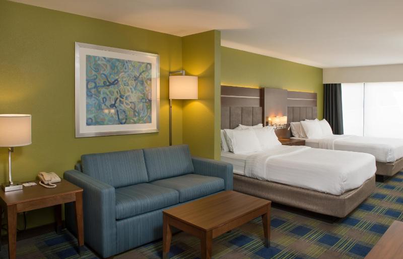 Suite with Two Queen Beds image 4