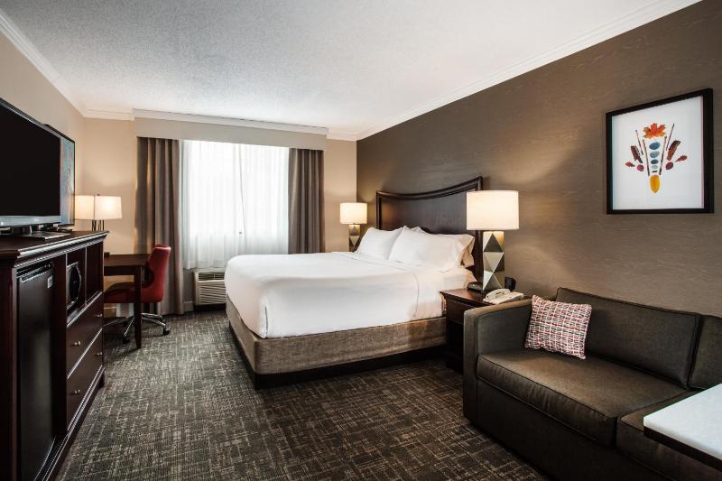 Standard King Room with Sofa Bed image 1