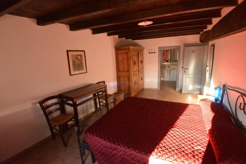 Double Room image 3