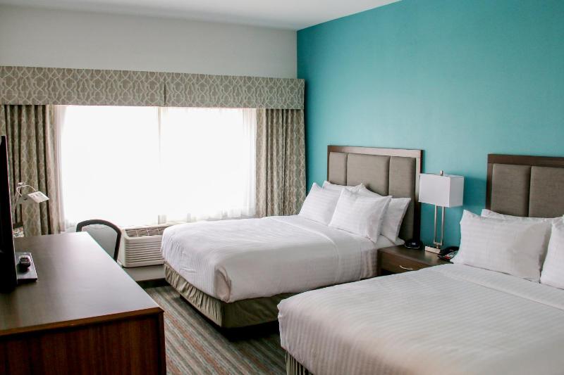 Standard Room with Two Queen Beds image 2