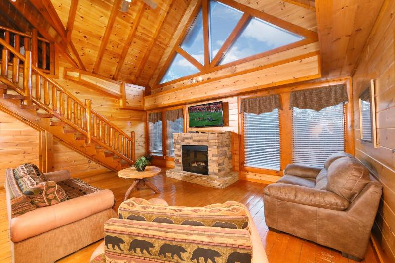 Six-Bedroom House image 2