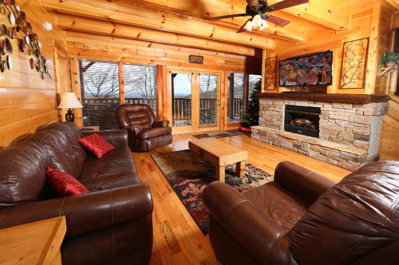 Eight-Bedroom House image 3