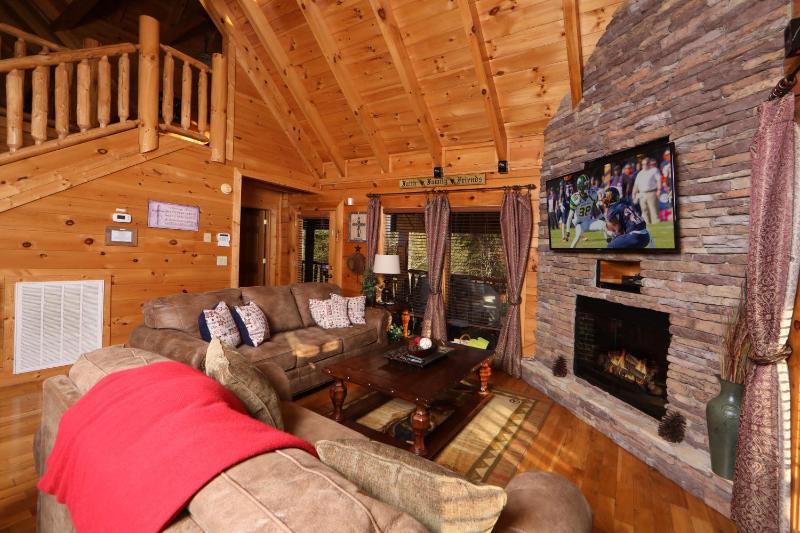 Rustic Cabin in the Smoky Mountains with Majestic Mountain View - image 8